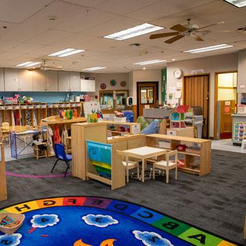 Pre-Kindergarten Classroom, showing different learning areas including block, 写作, and dramatic play. 